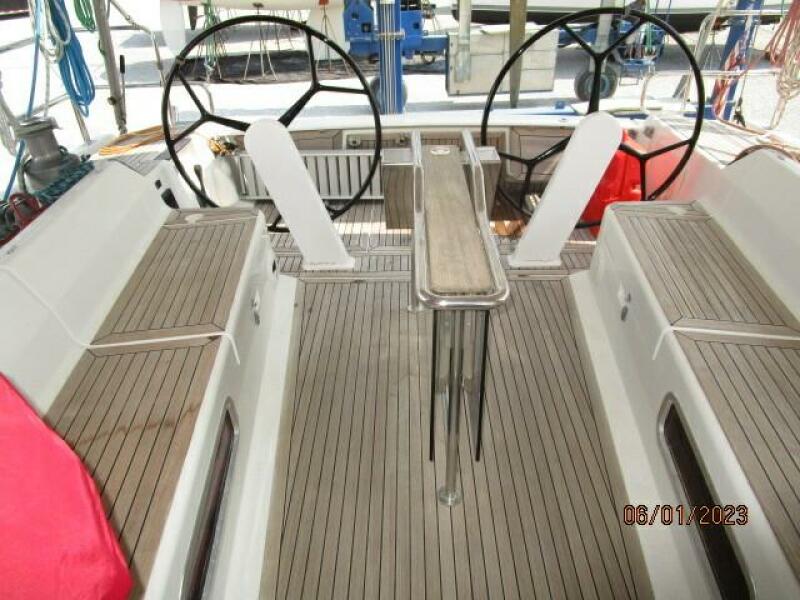 49' Hanse cockpit aft