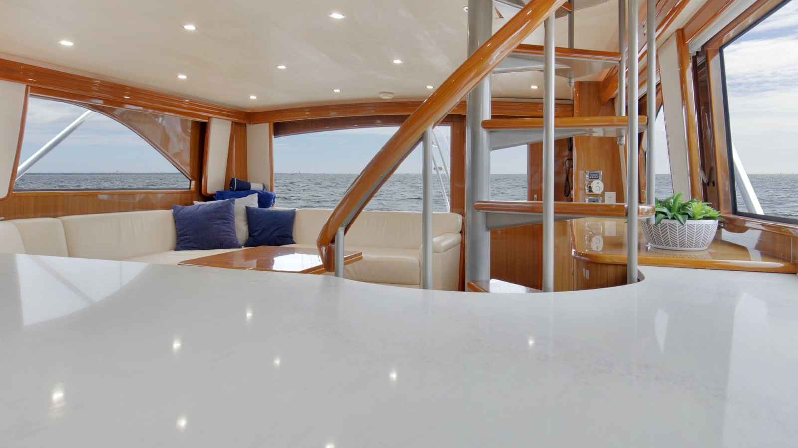 74' 2007 Viking 74 Enclosed Bridge