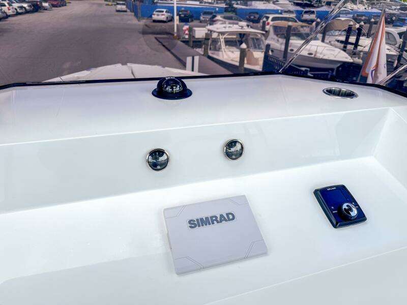 27ft De Antonio Yacht For Sale