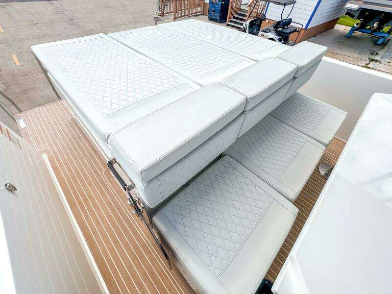 27ft De Antonio Yacht For Sale