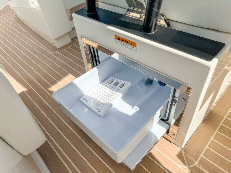 27ft De Antonio Yacht For Sale