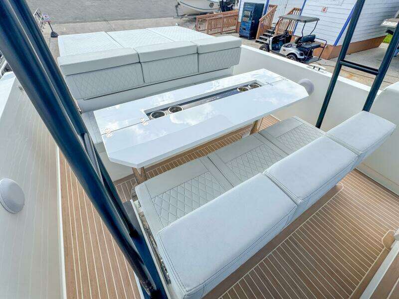 27ft De Antonio Yacht For Sale