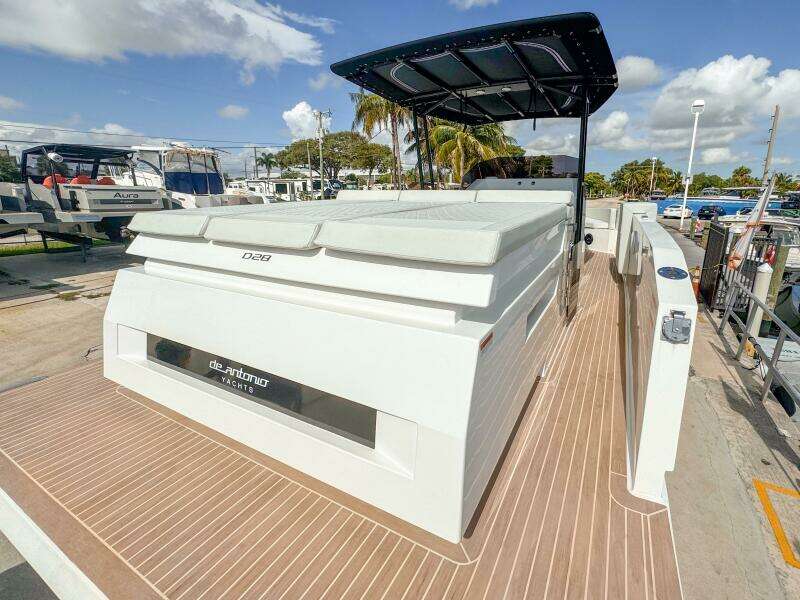 27ft De Antonio Yacht For Sale