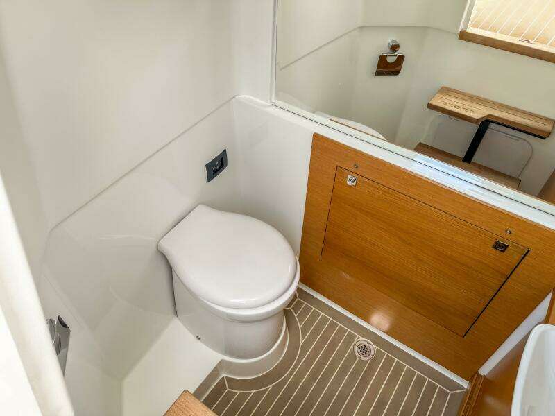 27ft De Antonio Yacht For Sale
