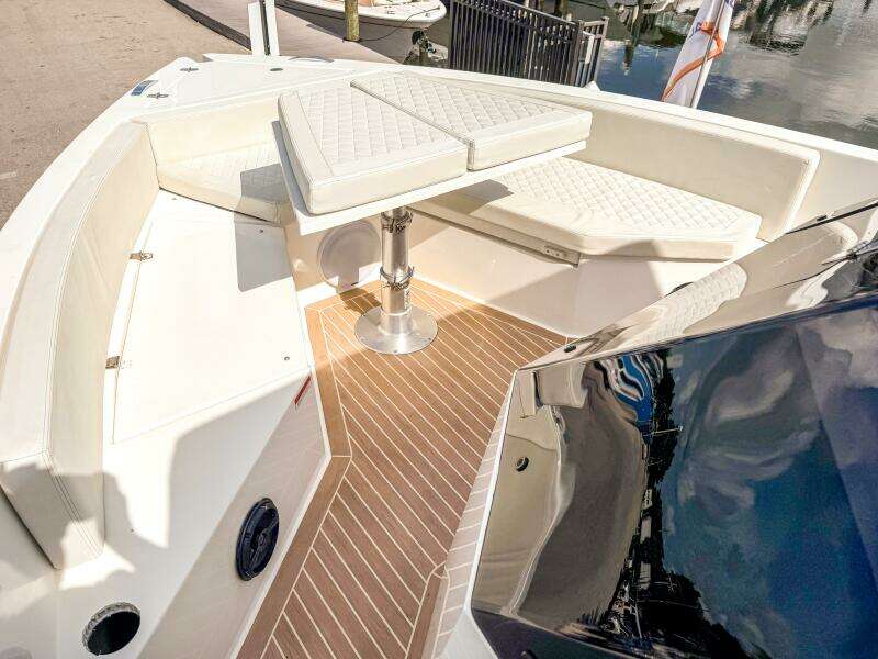 27ft De Antonio Yacht For Sale