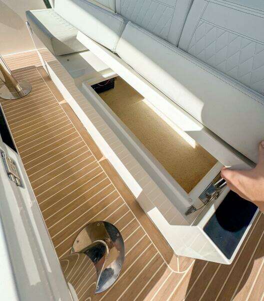 27ft De Antonio Yacht For Sale