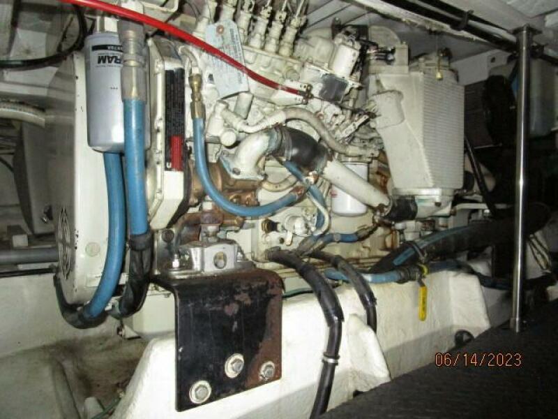 47' Bayliner starboard main engine