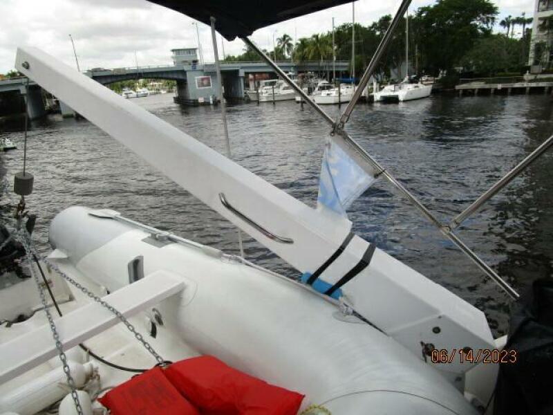 47' Bayliner tender davit