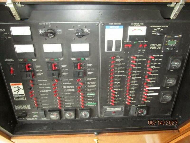47' Bayliner electrical panel