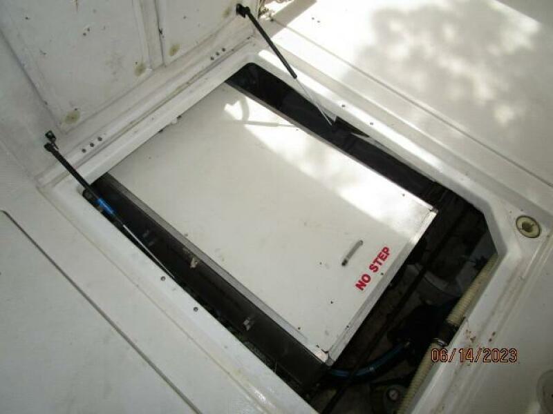 47' Bayliner generator