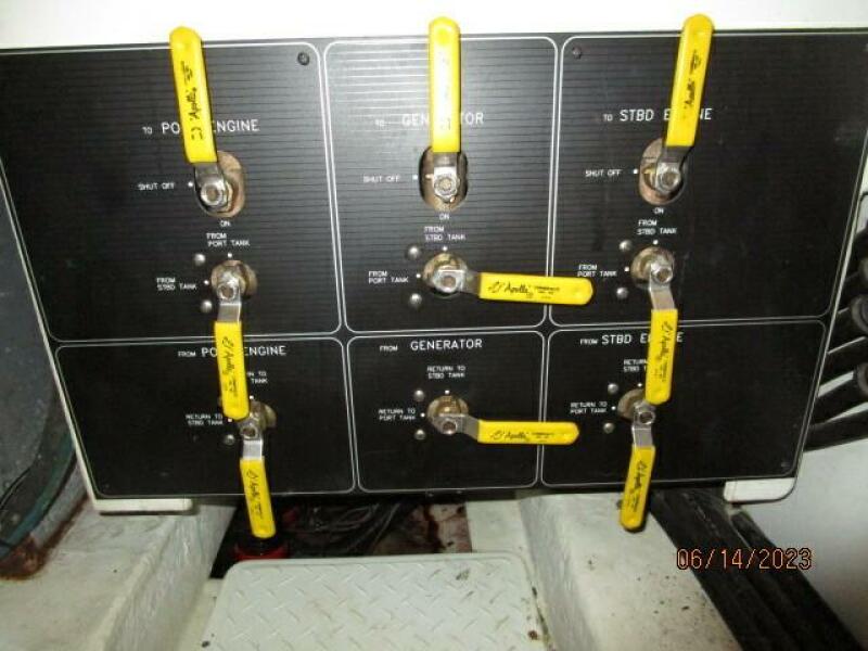 47' Bayliner fuel manifold