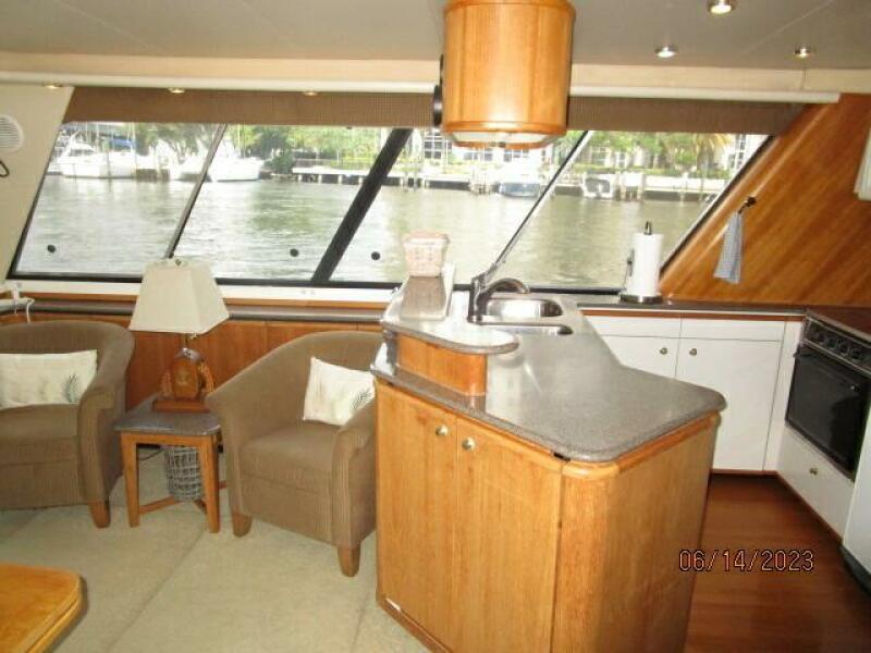 47' Bayliner salon port