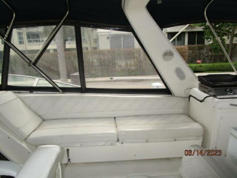 47' Bayliner flybridge starboard