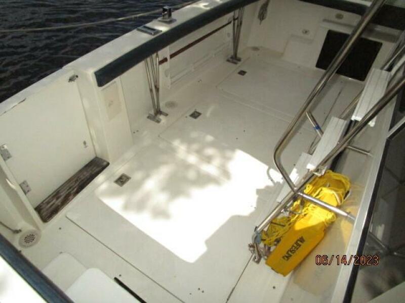 47' Bayliner aftdeck