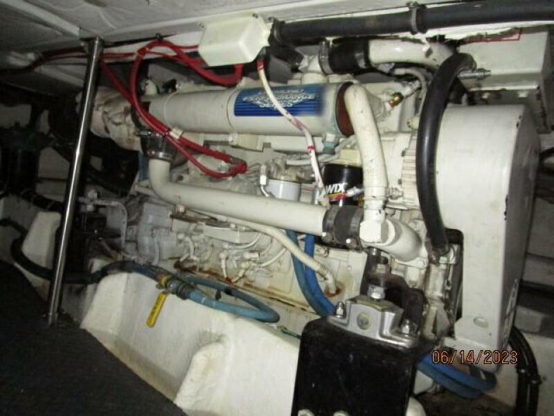 47' Bayliner port main engine