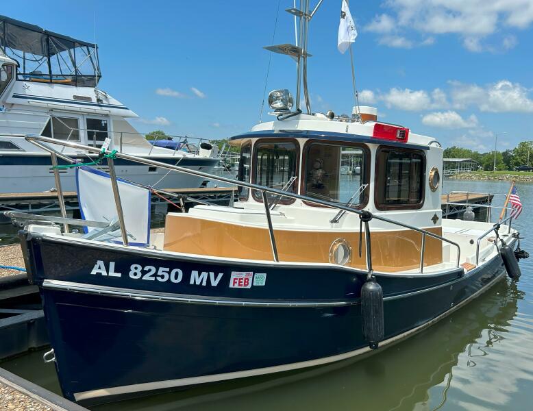 Miss Baker 2017 Ranger Tugs R-21EC Bow port