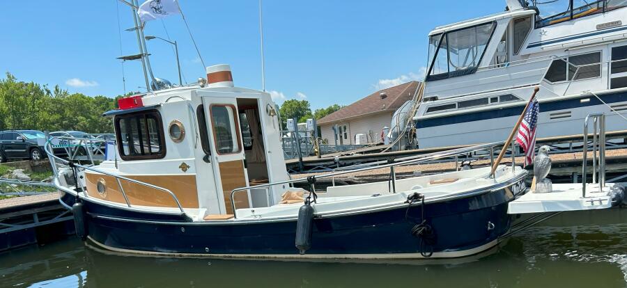 Miss Baker 2017 Ranger Tugs R-21EC port stern 