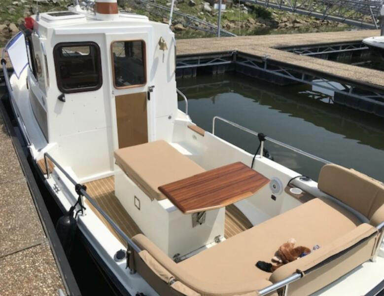  Miss Baker 2017 Ranger Tugs R-21EC cockpit seating
