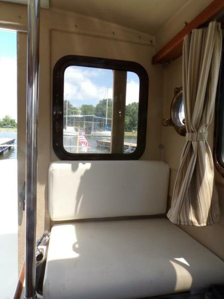 Miss Baker 2017 Ranger Tugs R-21EC navigator seat