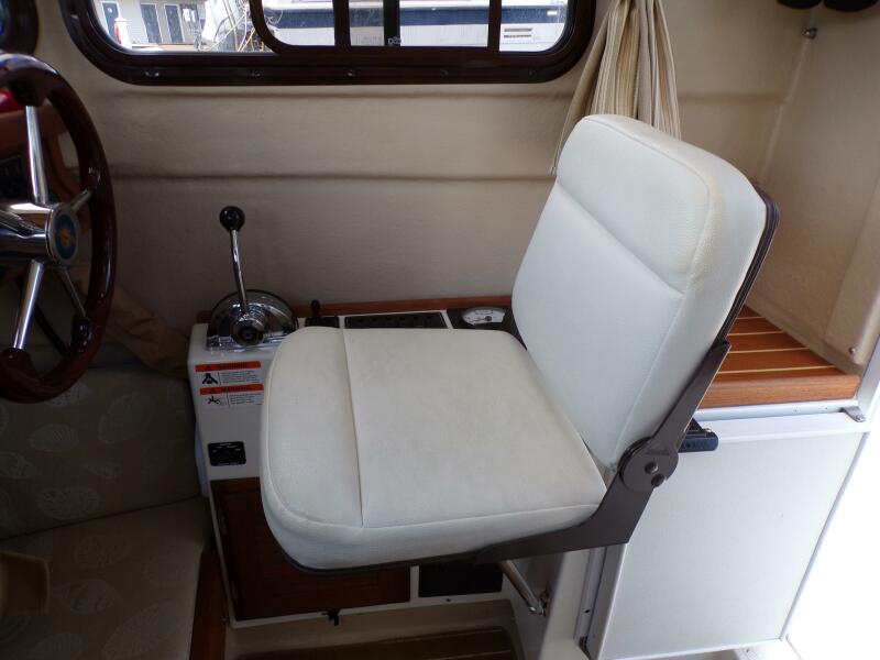 Miss Baker 2017 Ranger Tugs R-21EC capt chair up