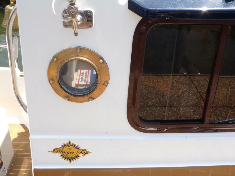 Miss Baker 2017 Ranger Tugs R-21EC window derail outside