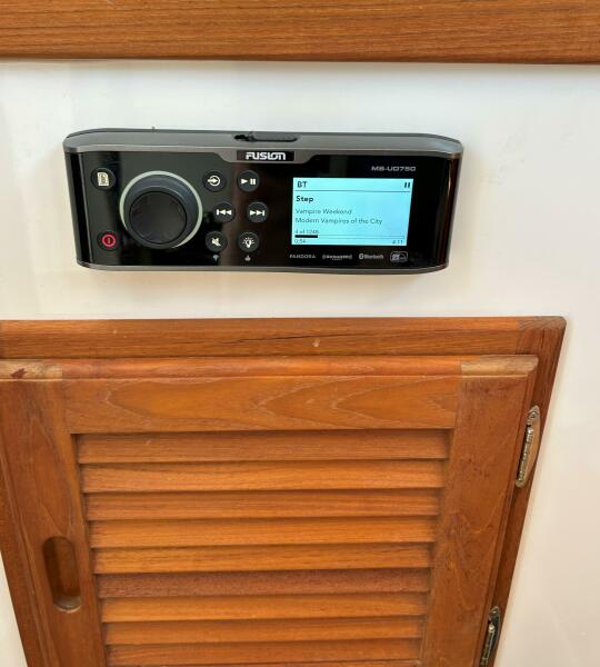 Miss Baker 2017 Ranger Tugs R-21EC Fusion Stereo