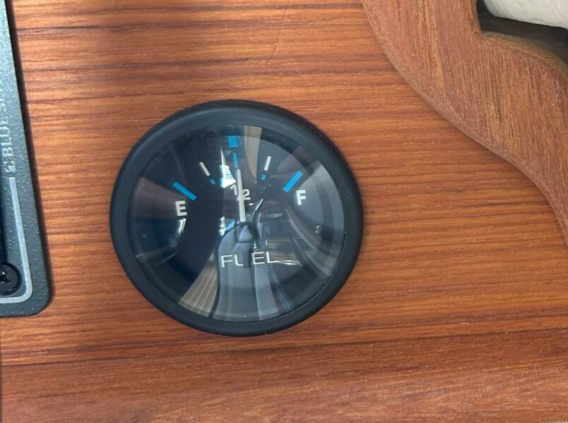 Miss Baker 2017 Ranger Tugs R-21EC Fuel diesel gauge
