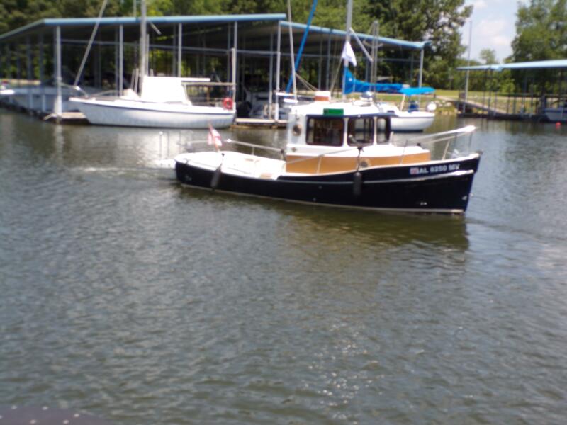 Miss Baker 2017 Ranger Tugs R-21EC maneuvering 