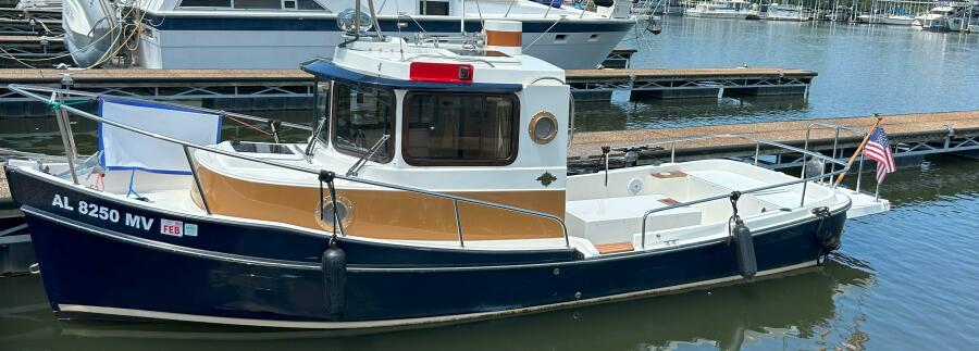 Miss Baker 2017 Ranger Tugs R-21EC port midship