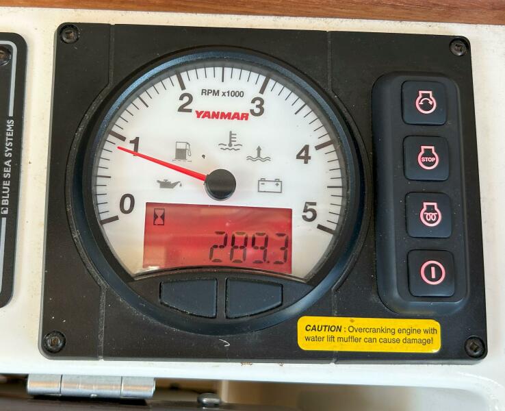 Miss Baker 2017 Ranger Tugs R-21EC RPM on idle