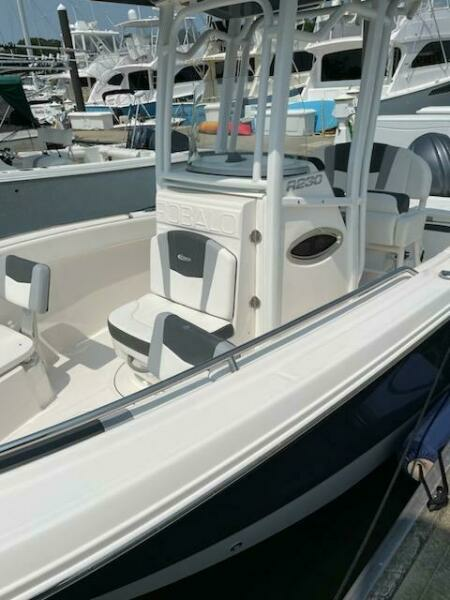 2022 Robalo 230