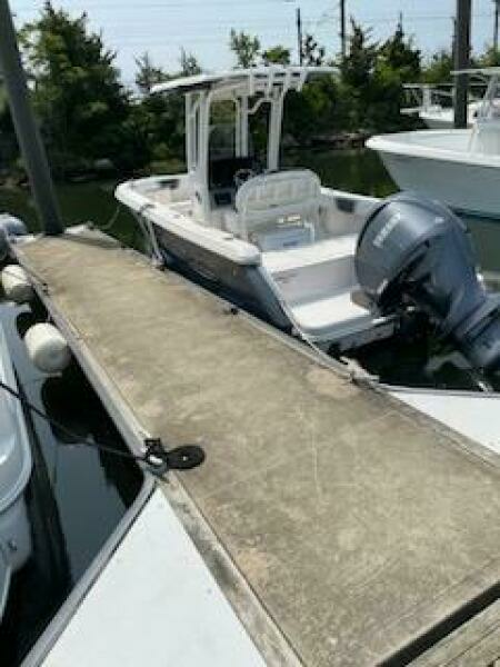 2022 Robalo 230