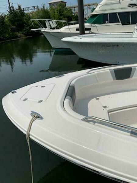 2022 Robalo 230