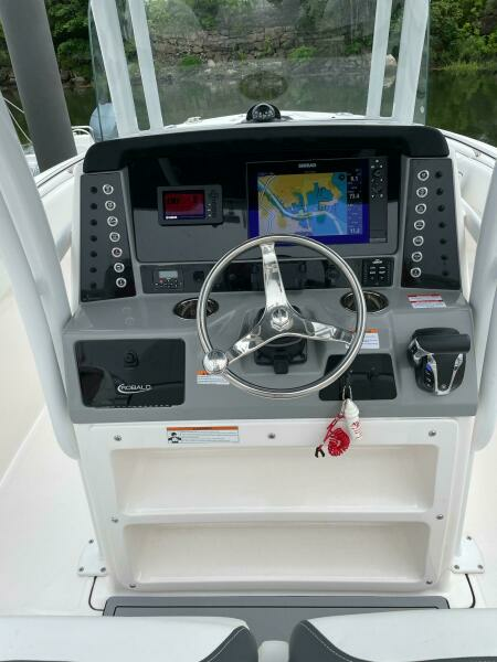 2022 Robalo 230