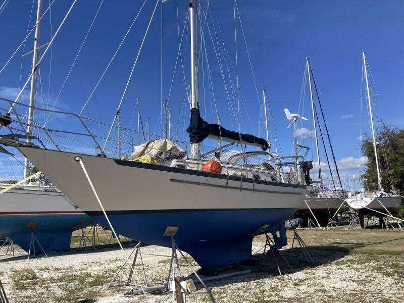 37ft Pacific Seacraft Yacht For Sale