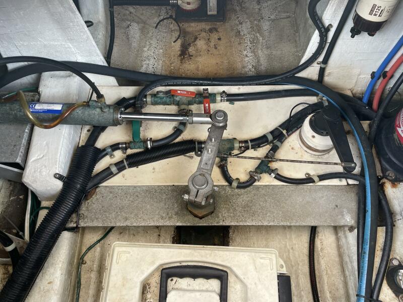 2000 Albin 32+2 Command Bridge