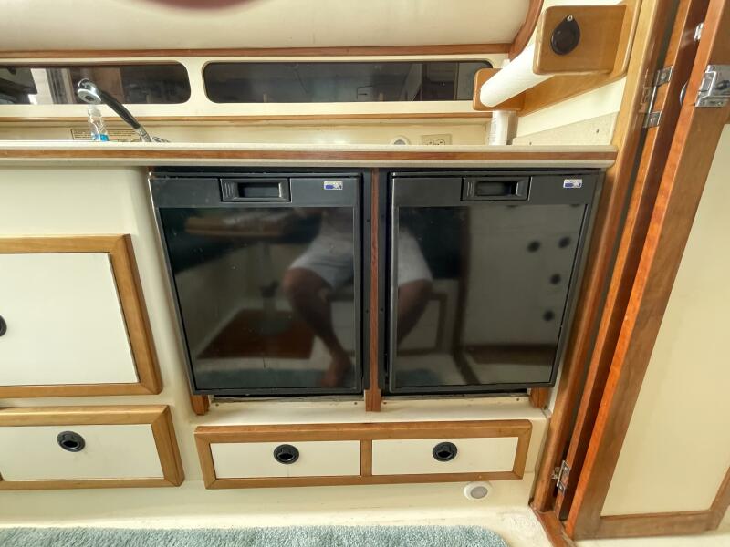 2000 Albin 32+2 Command Bridge