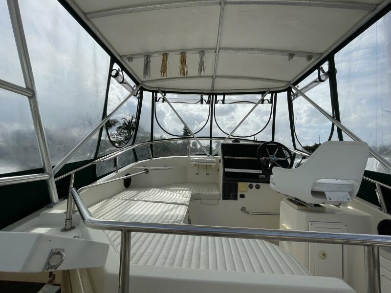 2000 Albin 32+2 Command Bridge
