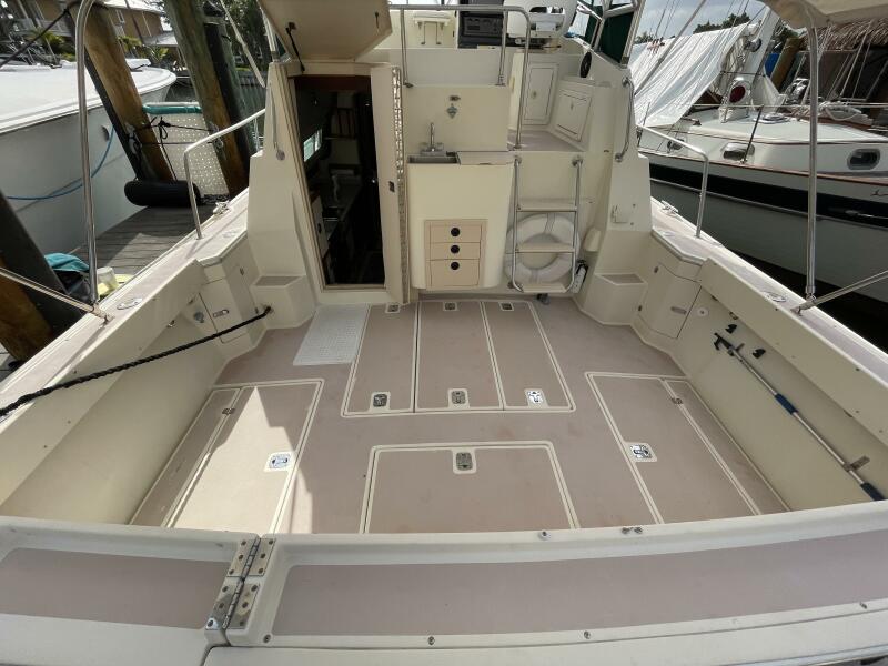 2000 Albin 32+2 Command Bridge
