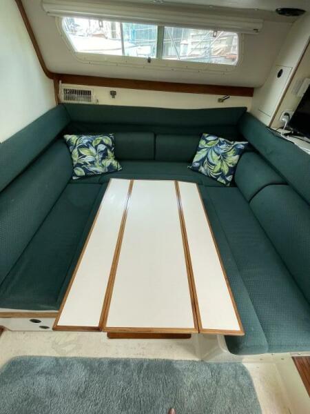 2000 Albin 32+2 Command Bridge