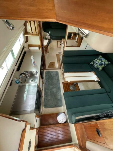 2000 Albin 32+2 Command Bridge