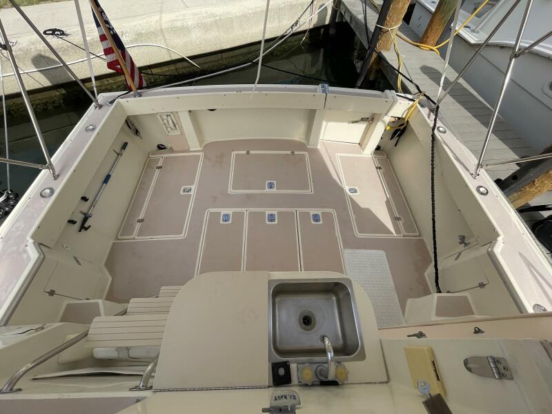 2000 Albin 32+2 Command Bridge
