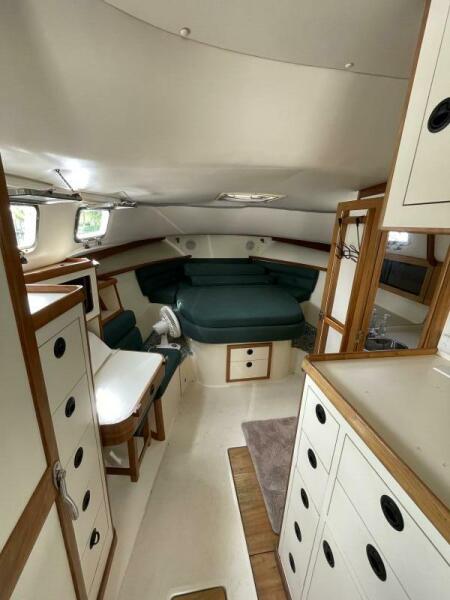 2000 Albin 32+2 Command Bridge