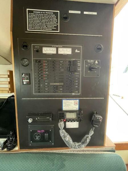 2000 Albin 32+2 Command Bridge