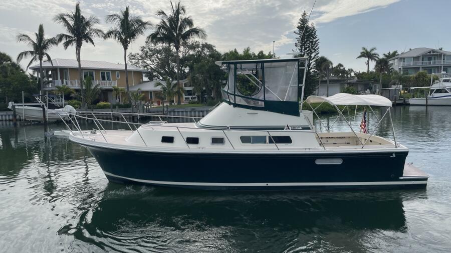 2000 Albin 32+2 Command Bridge