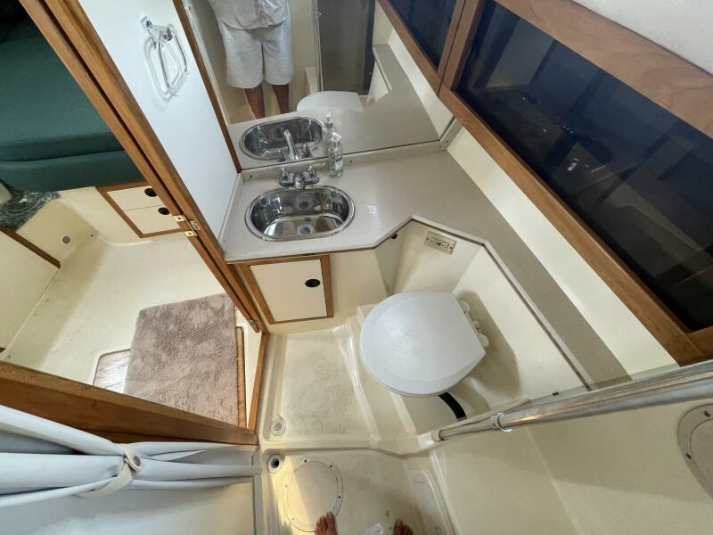2000 Albin 32+2 Command Bridge