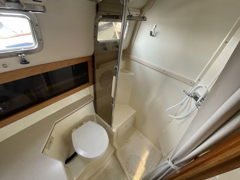2000 Albin 32+2 Command Bridge