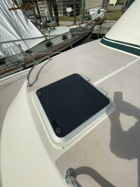 2000 Albin 32+2 Command Bridge