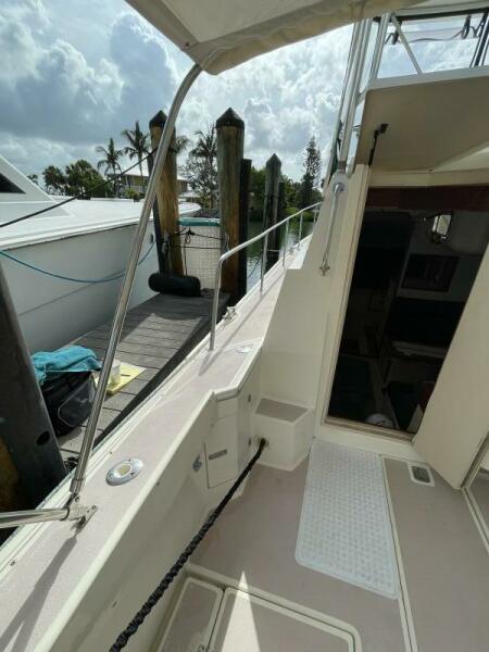 2000 Albin 32+2 Command Bridge