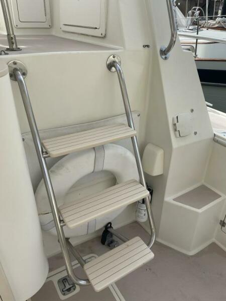 2000 Albin 32+2 Command Bridge